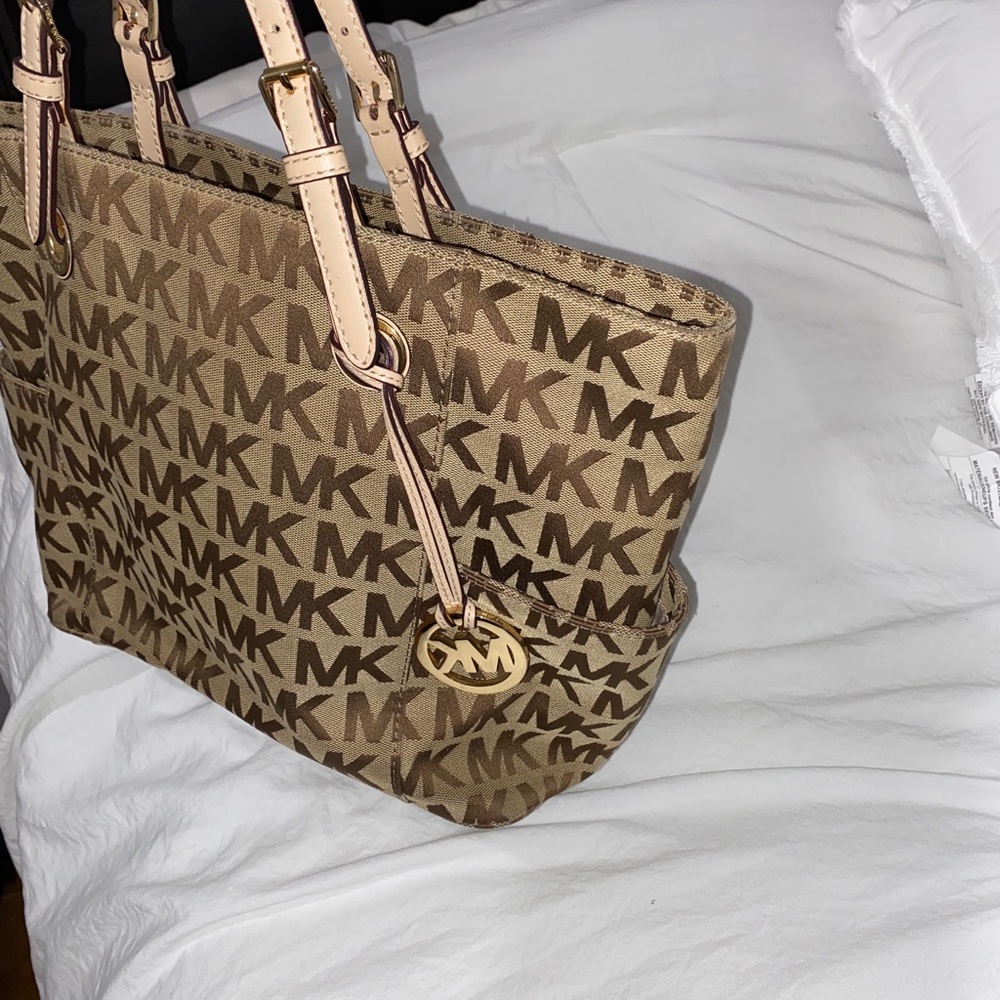 Authentic Michael Kors Purse - image 5